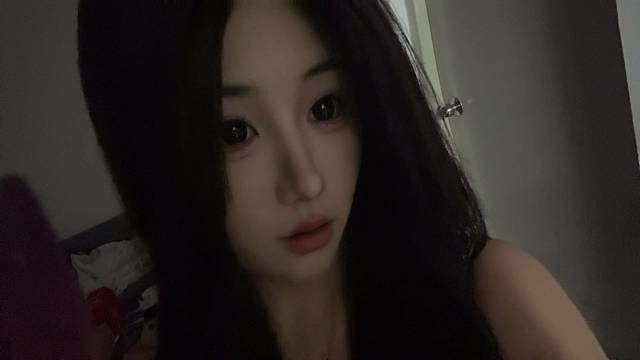 有钱就留着给她买花吧，我饿了会自己捡垃圾吃