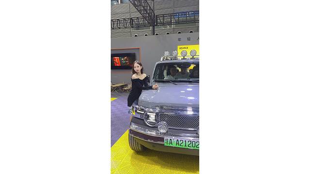 深圳车展奇瑞icar展台的美女车模