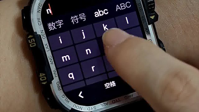 现在的手表都能当手机用了吧