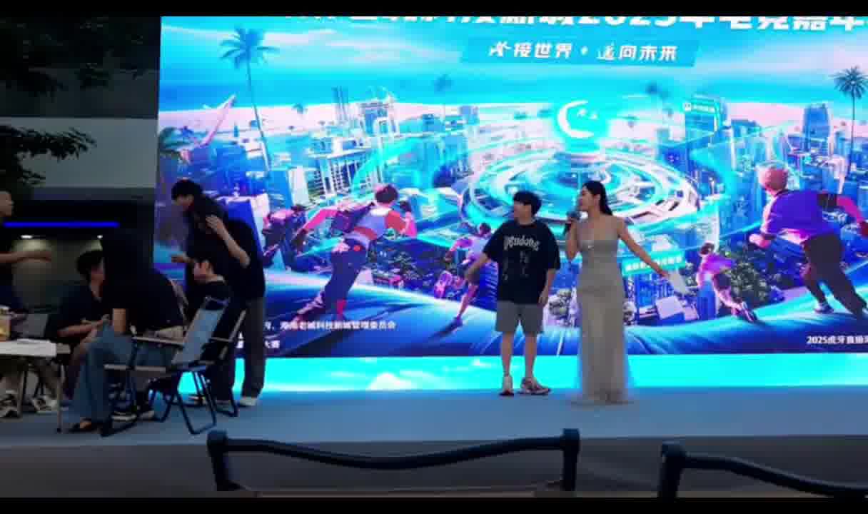 一句话给主持人整懵了