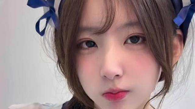 喜欢你才装可爱呀 你以为卖萌很轻松吗！！