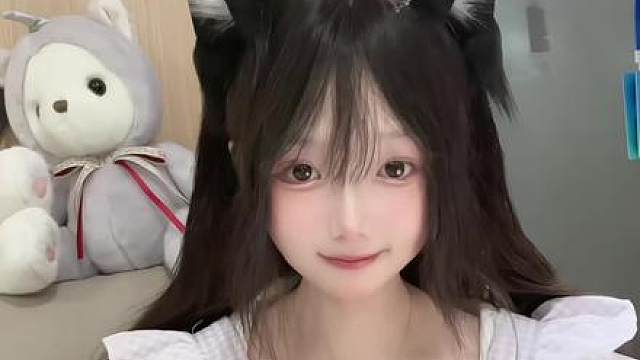 {\__/} ( • - •) /Ⅱ 吃我一剑