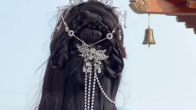 无人扶我青云志，我自踏雪至山巅