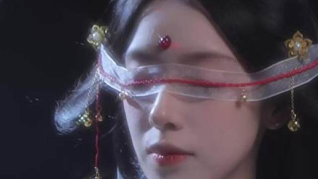 月光独照我，带着我的月亮回故乡……