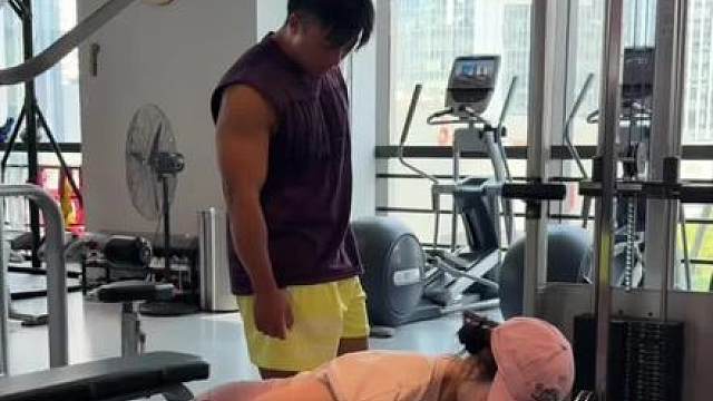 圆肩驼背，肩颈不适？可能和胸椎活动度受限卡住有关！