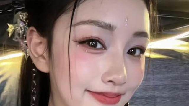 脸上不是高光，是汗 寒露了！横店你有本事一直37到过年！