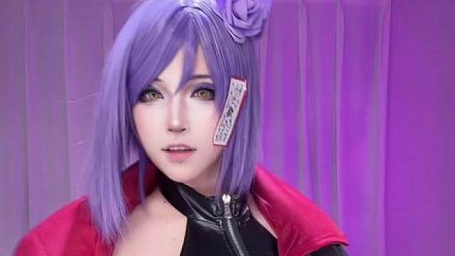 不小心把衣服撑坏了…