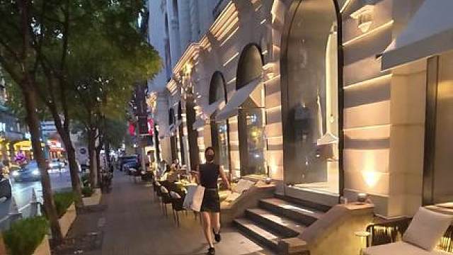 上辈子一定是个天使不然上帝怎么会把晚霞印在了你的脸上