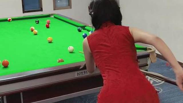 成功的让白球进洞了