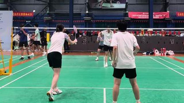 摄影师很捧场 当然了打球的也很帅