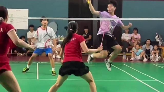 原声原速视频来啦！沉浸式看球 谁也不想起球？那就前半场斗智斗勇吧！