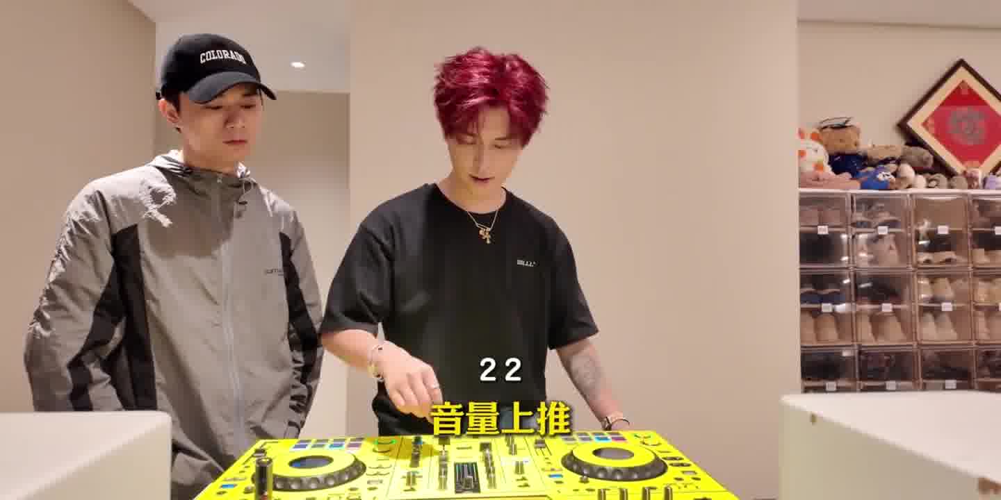 童锦程是如何学习DJ的？ 每天练习时间至少3小时，一起来期待首秀吧！