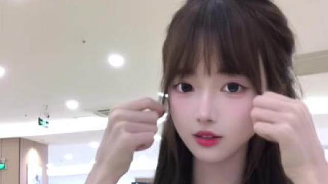 后面怎么有个人一直在看我