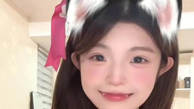 如果可以 我想穿梭回你的童年 告诉正在哭泣的你以后会有很多人爱你 包括我