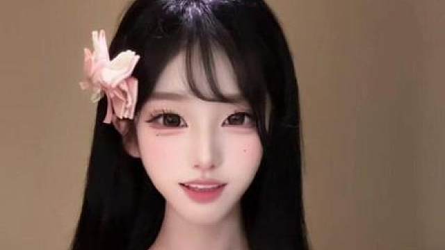 我觉得我真的挺呆萌的，不是开玩笑，就是我每天都会睡觉嘛。每天睡醒之后就玩儿手机呗，然后就打点儿游戏呗，然后就输呗。然后就会饿了，然后基本每次要吃点儿饭才能饱。有的时候还喝奶茶。