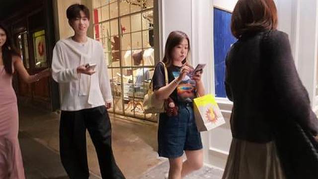 上海街拍/鱼肚白和泥香得美