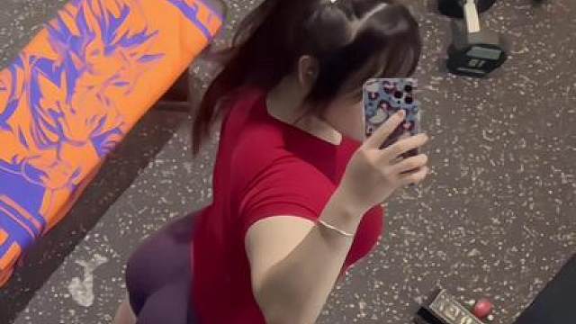 以前带着饱腹感入睡，一下就晕碳晕了现在带着饥饿感入睡，肚子空的睡不着