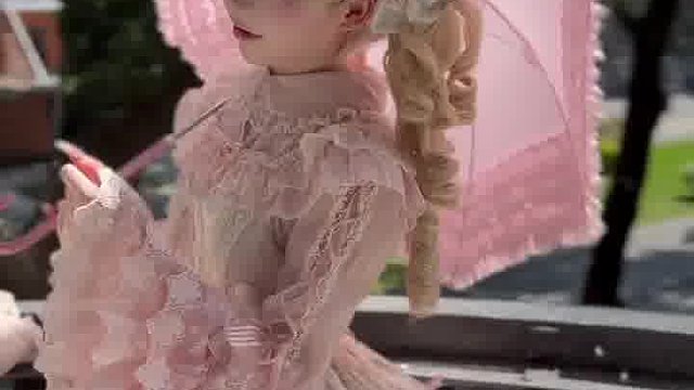 起猛了 还以为看见洋娃娃了