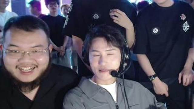 flancy幻灭世纪大和解，模仿红莲迅哥线下贴脸拥抱