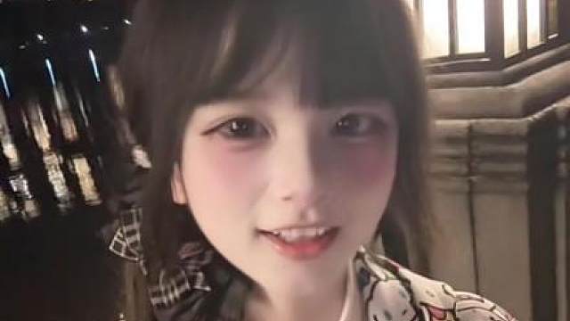 出门都不忘工作的小蜜蜂