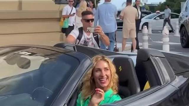 摩纳哥优雅时尚性感的女士和老钱