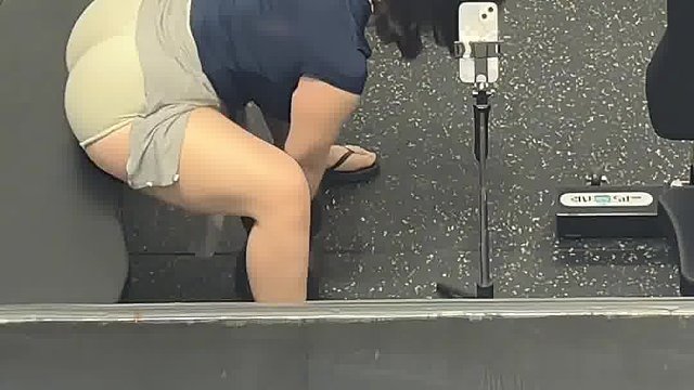 爱健身的小姐姐