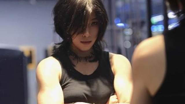 别开玩笑了，怎么会有人不喜欢肌肉女