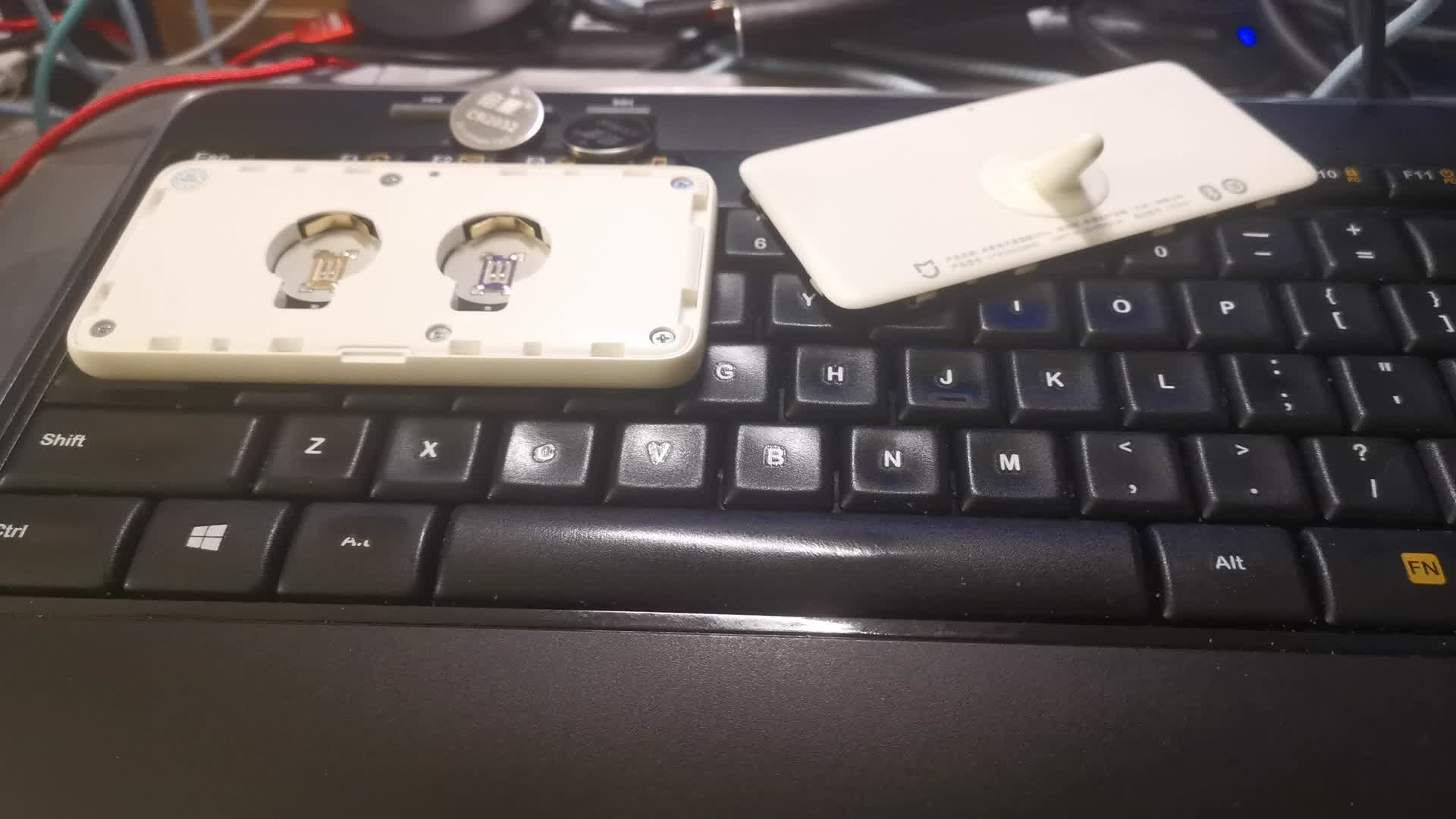 图吧日常开箱(太阳能灯 ML2032充电器 显卡千斤顶)