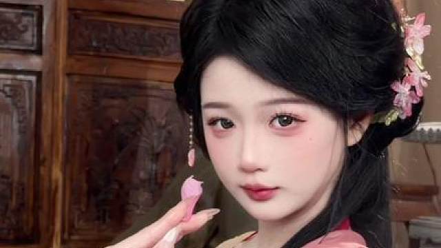 “一樽青骓亭江月上 谁轻抚凤求凰”