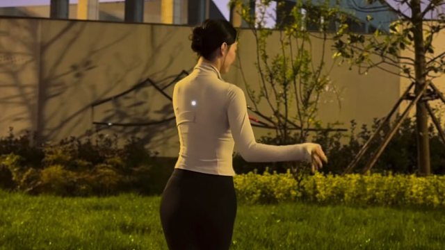 “待上浓妆好戏开场 台上悲欢皆我独吟唱”