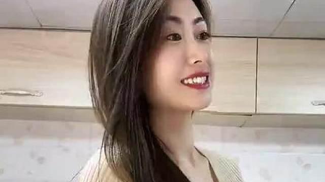 你是那夜空中最美的星星，照亮我一路前行……