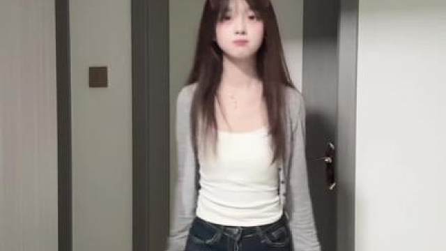 一直很讨厌我圆圆的脸蛋 直到你说我真的像个蛋