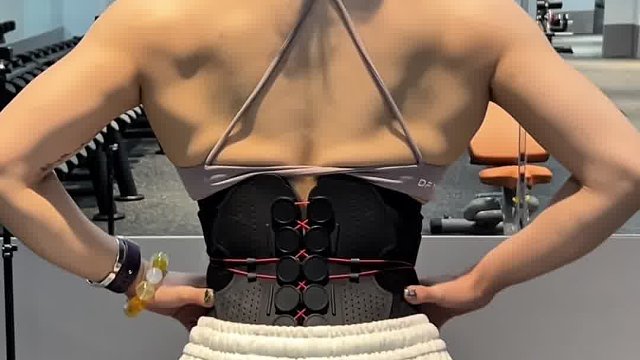 人类身体外面是皮里面是肉和骨头 所以人类的本质是脆骨肠