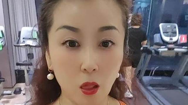 天哪我的腰去哪里了？这是过了节胖了多少斤呀？天老爷我要瘦瘦瘦