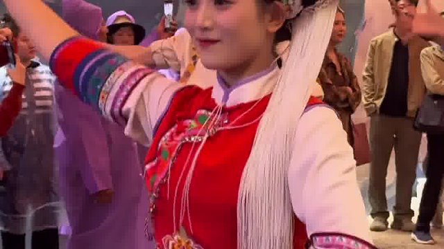 小手举起来，舞蹈跳起来