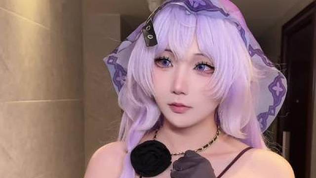 神秘黑色天鹅不会遇到打伞女子