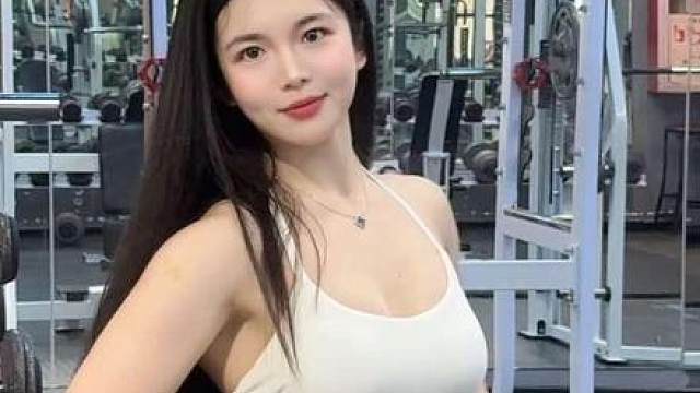 一年没洗澡了非常黏人