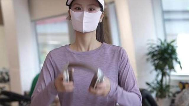 运动中的呼吸感 水滴镂空设计，让肌肤在运动中也能自由呼吸。