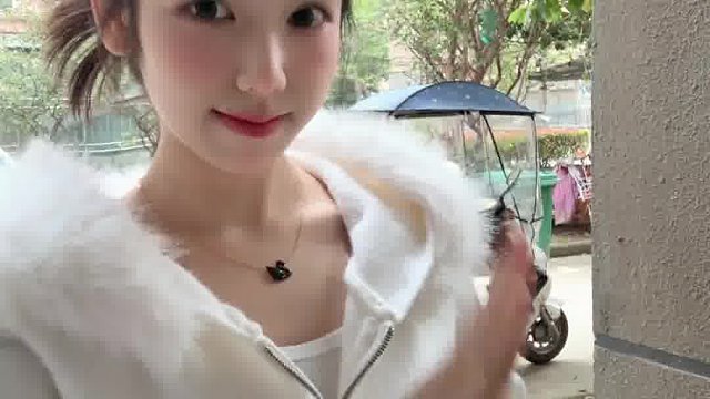 你也偷偷的望着我