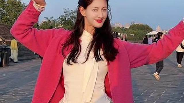 总要来趟西安吧，吹一吹城墙的晚风，走一走古人走过的路。