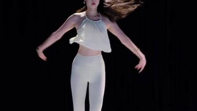 “爱像一场小雨 滴入我回忆”