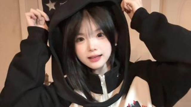 我能嘤嘤嘤也能冷冰冰还能陪你躺在天上数星星