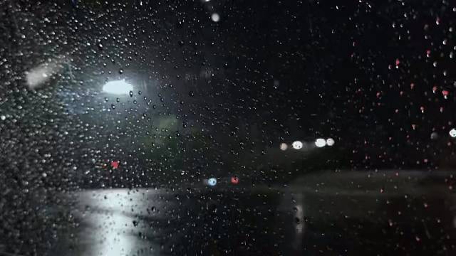 只是朋友而已，你不回消息很正常，是我越界了。