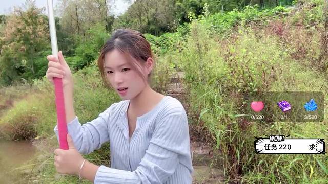 快看有个善良钓鱼佬，放生了半米翘