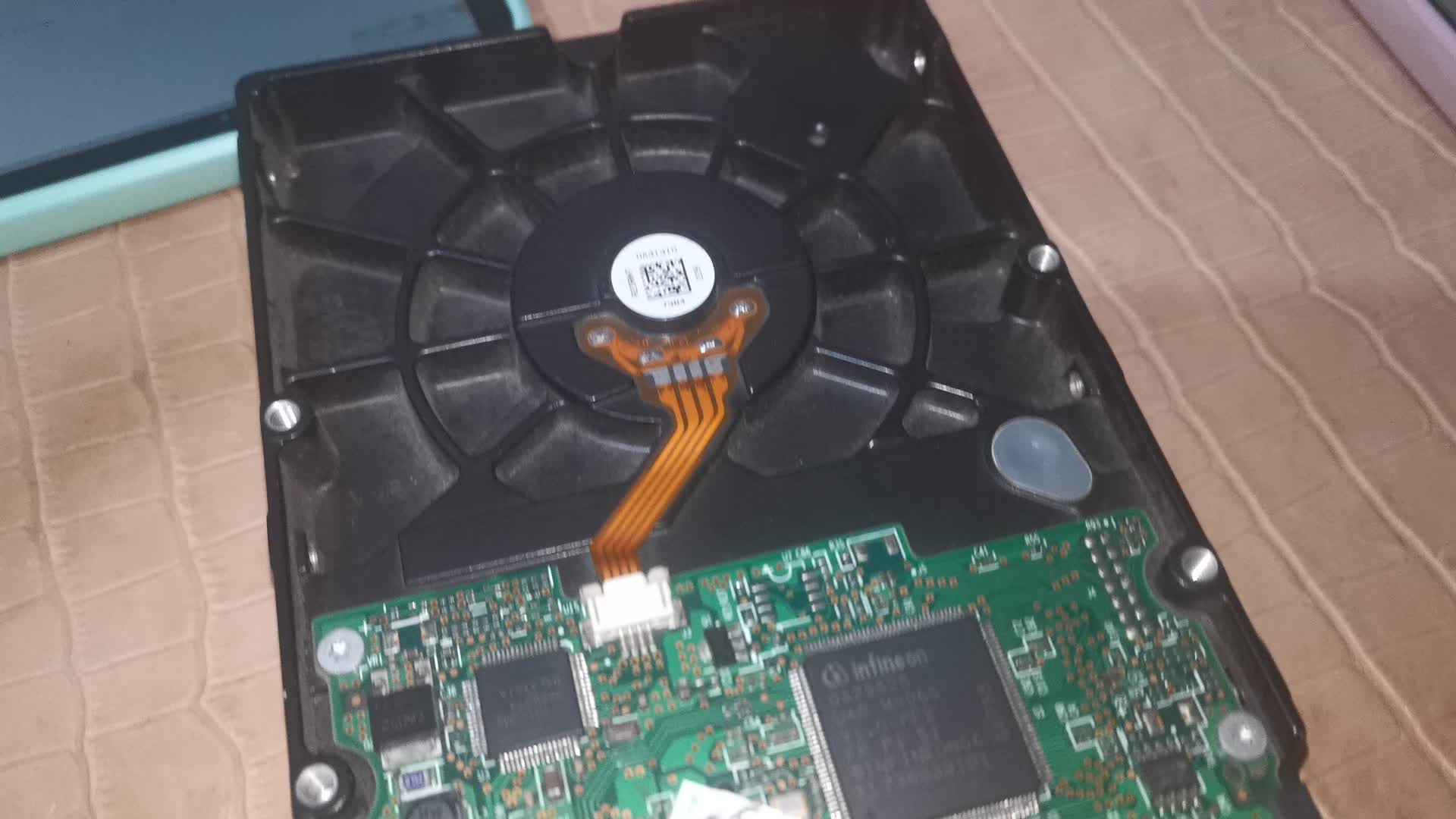 日立HDS721616PLA380 160G机械硬盘开箱（易拓J8160S同款）