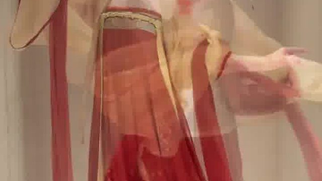 当春江花与月夜连成画 就别再哭 去轻舞