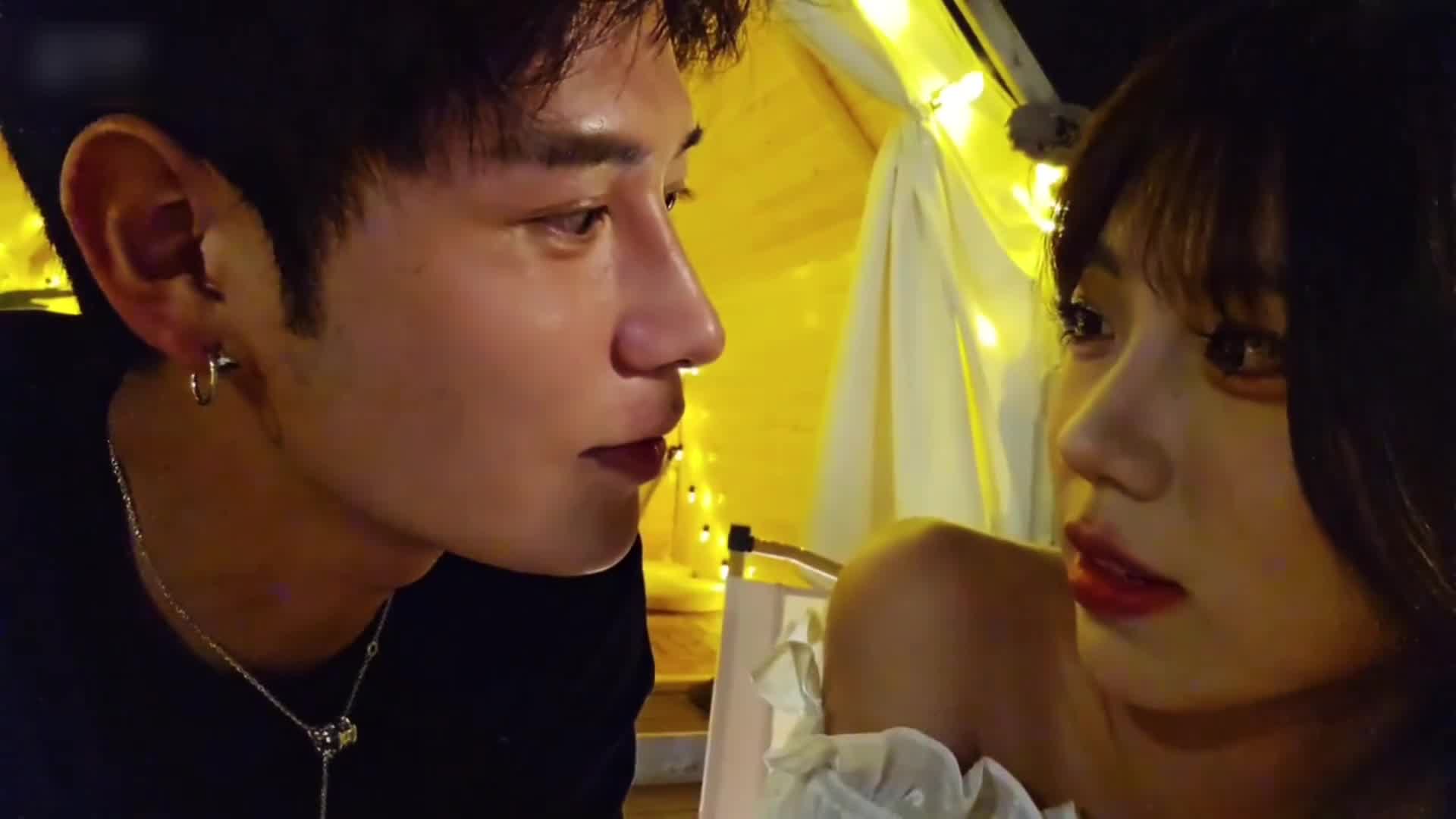 “你有没有对我动过心？ 哪怕就 一秒？”