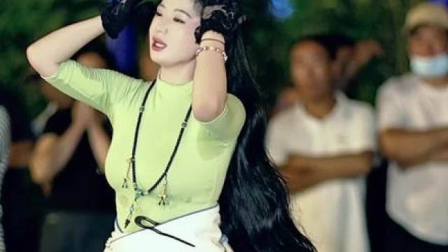 藏族小姐姐盘发 简单干净利落。