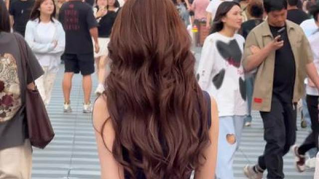 她实在娇艳 有点脾气怎么了