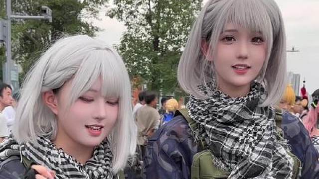 感觉谁高一点？